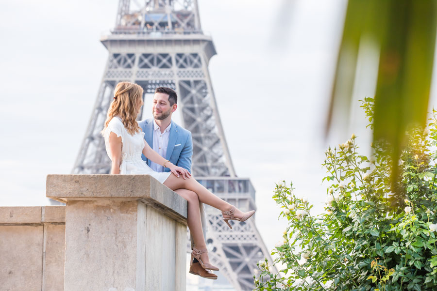 trocadero eiffel tower couple photos